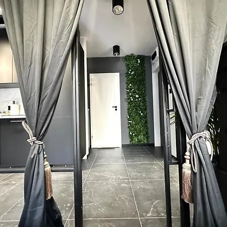 Apartament Golden ~ 1000m Main Square ~ Self Check-in 24h