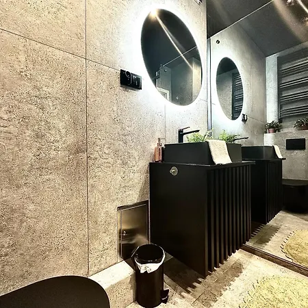 Golden ~ 1000m Main Square ~ Self Check-in 24h