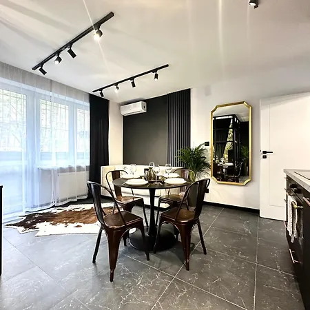 Golden ~ 1000m Main Square ~ Self Check-in 24h * Wroclaw