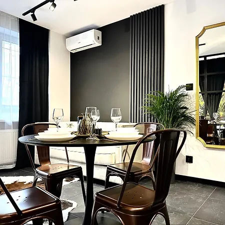 Apartment Golden ~ 1000m Main Square ~ Self Check-in 24h *