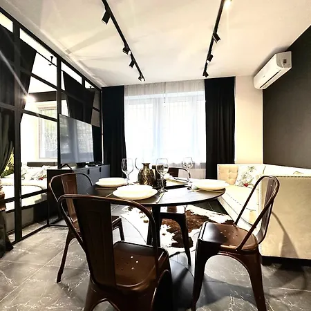 Golden ~ 1000m Main Square ~ Self Check-in 24h Apartment *