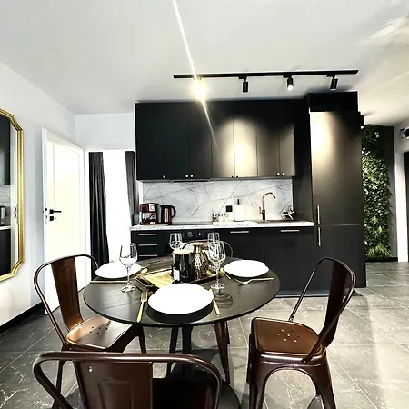 Golden ~ 1000m Main Square ~ Self Check-in 24h * Wroclaw