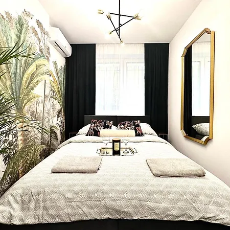 Golden ~ 1000m Main Square ~ Self Check-in 24h Wroclaw