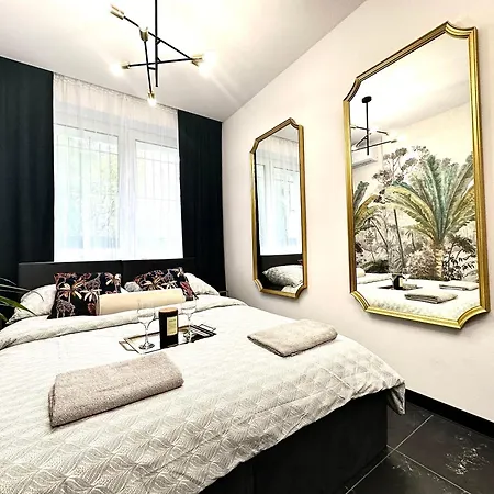 Apartment Golden ~ 1000m Main Square ~ Self Check-in 24h Wroclaw