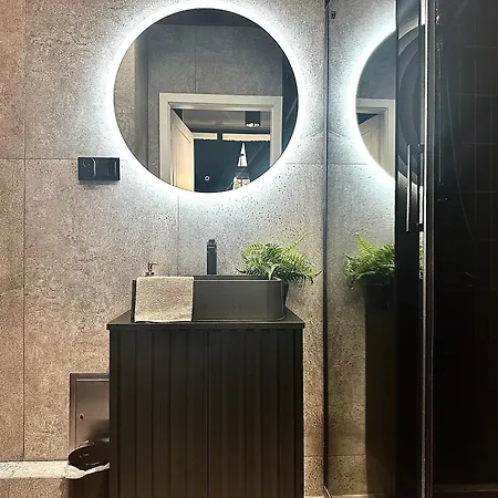 Golden ~ 1000m Main Square ~ Self Check-in 24h * Wroclaw